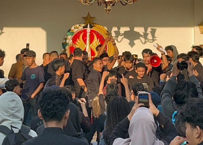 Mahasiswa Ancam Kerahkan Massa Lebih Besar, Tagih Janji DPRD Hadirkan Semua Fraksi