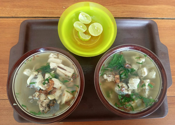 Sop Ayam Pecok di Kweni, Hangat dan Gurih Jadi Menu Sarapan Favorit Warga Buat Anaknya
