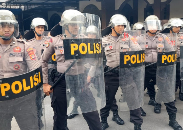 Siaga Hadapi Ancaman, Anggota Polresta Yogyakarta Simulasi Amankan Markas Komando