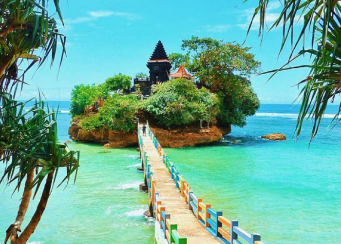 Eksplorasi Keindahan Pantai Balekambang Malang, Pura Amarta Jati Ala Tanah Lot Bali 