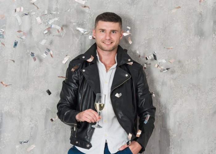 Dari Setelan Monokrom hingga Chic Casual, Simak 5 Ide Gaya Busana Pria Terbaik untuk Acara Pesta