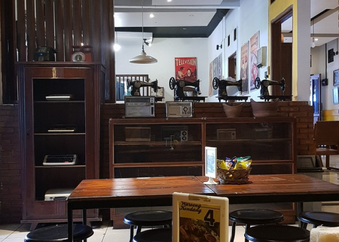 Wisata Kuliner Hits Tempat Makan Terbaik di Kawasan Kota Wisata dengan Nuansa Kopitiam Autentik