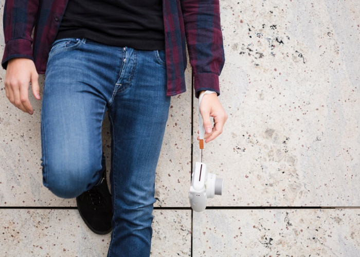 7 Daftar Celana Jeans Terbaik Pria yang Punya Desain Kekinian, Sarana Fashion Stylish 2025