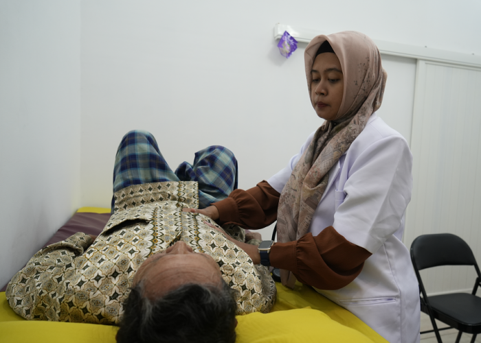 Mengenal Dokter Rafika Augustine, Alumni UMY yang Buka Praktik dengan Tarif Seikhlasnya