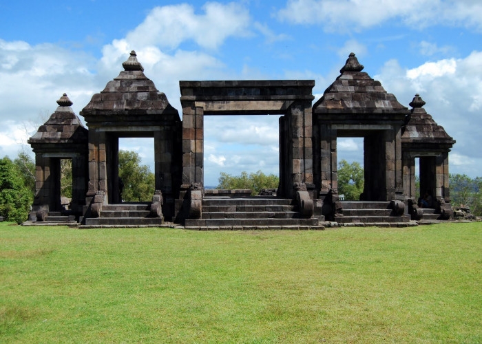 Menelusuri Jejak Wisata Keraton Ratu Boko,  Situs Bersejarah Peninggalan Mataram Kuno Abad ke-8