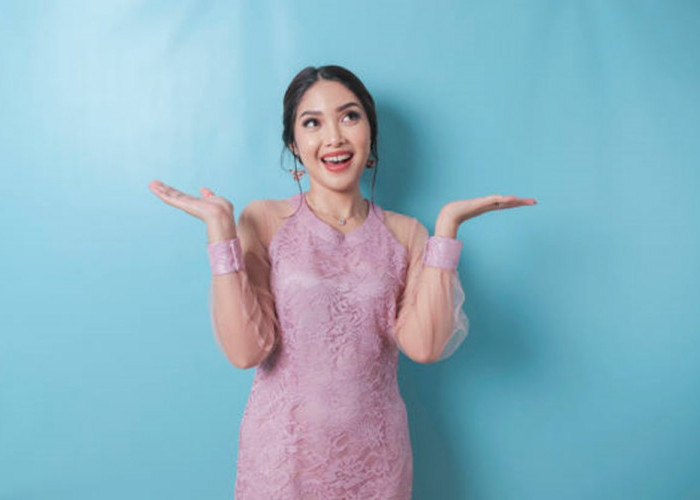 Percantik Momen Spesialmu dengan 7 Model Kebaya Warna Pink Soft yang Modern, Cek Disini