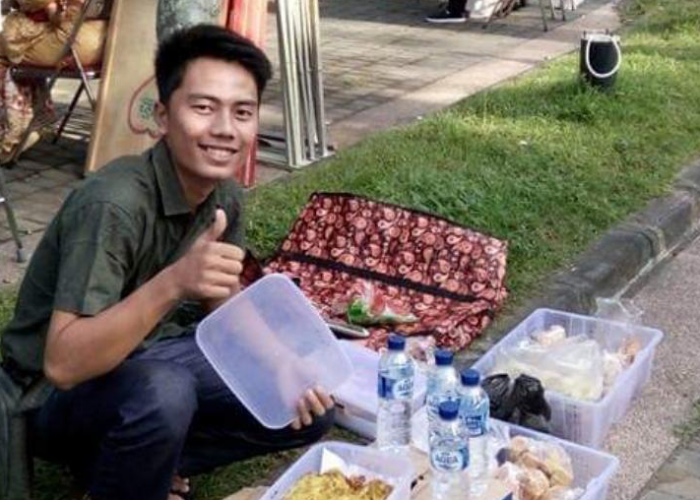 Pernah Jadi Marbot dan Penjual Keliling Malioboro, Amirul Kini Resmi Menyandang Gelar Doktor