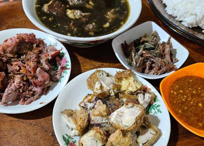 Berikut Destinasi Kuliner Rawon Legendaris di Malang Kuah Pekat dan Daging Empuk 