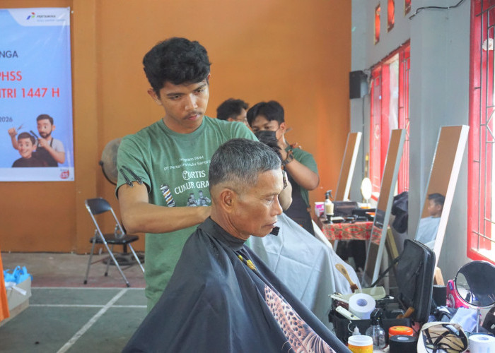 Berdayakan Warga Lokal, PEP Sangasanga Field dan PHSS Gelar Program “CurTis: Cukur Gratis” Jelang Idulfitri 