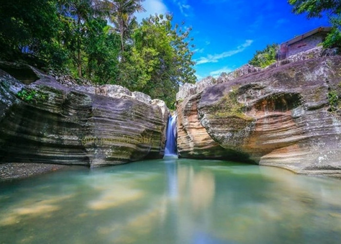 Keindahan Alam dari Air Terjun Luweng Sampang; Rekomendasi Tempat Healing Seru di Penghujung Tahun 2024