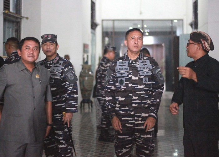 Belasan Perwira Tinggi Angkatan Laut Datangi Gedung DPRD Kota Tegal