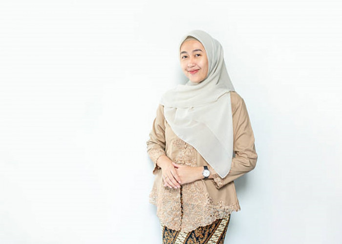 10 Model Kebaya Terbaik untuk Ibu Menyusui yang Nyaman, Sopan, dan Elegan, Intip Disini