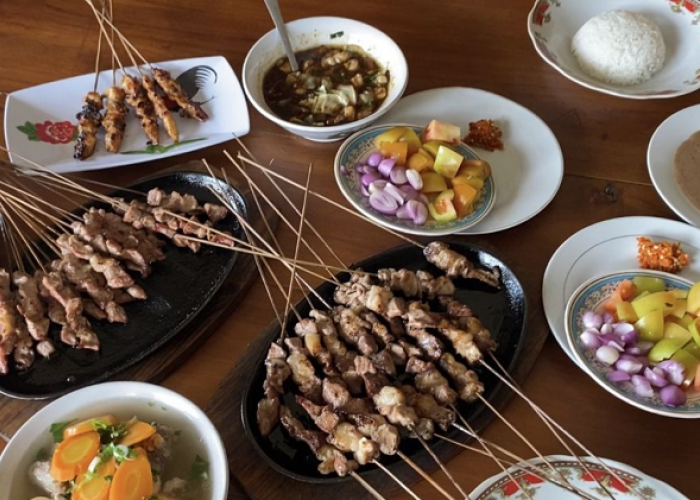 Rekomendasi Sate Paling Nampol di Bogor Dengan Bumbu Kacang Kental dan Daging Empuk