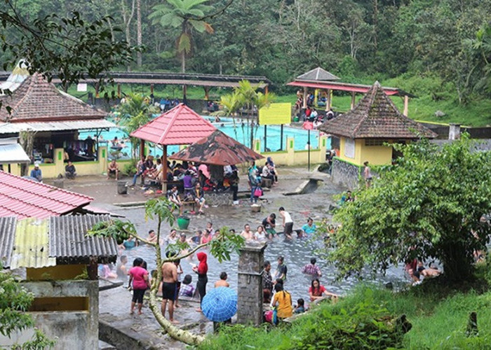 4 Rekomendasi Wisata Terbaru 2024 Pemandian Air Panas di Jawa Timur Cocok Untuk Liburan Sambil Melepas Penat