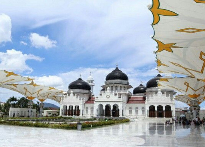 Kemegahan Masjid Raya Baiturohman: Wisata Terbaru 2024 Religi Membawa Anda ke Nuansa Suci Mekkah