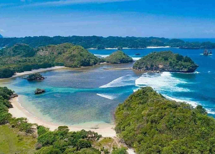 Jelajahi Keindahan 5 Wisata Pantai Menarik Malang, Cocok Dikunjungi Bareng Pasangan