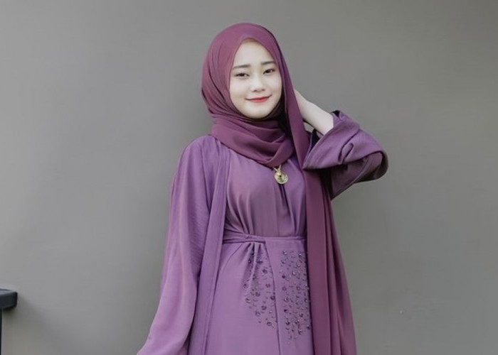 8 Padu Padan Warna Hijab yang Cocok dengan Gamis Ungu, Pasti Tampil Serasi