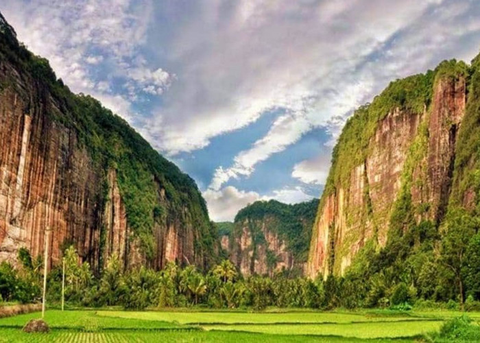 8 Destinasi Wisata Lembah Terindah di Indonesia, Pesonanya Menakjubkan Dijamin Bikin Kamu Enggan Pulang