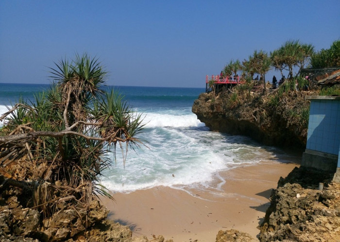 Pantai Vibes Bali? Wisata Terbaru 2024 Pantai Ngobaran dengan Nuansa Bali yang Menggoda, Simak Ulasannya Ini!