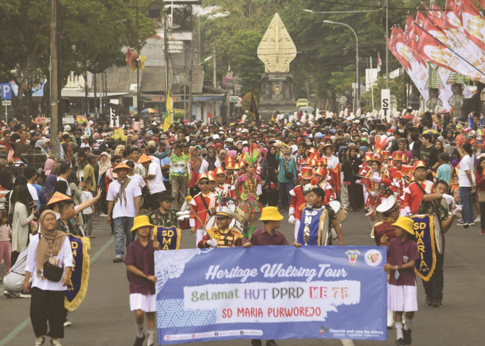 Sambut Puncak Hari Jadi ke-75 DPRD Purworejo, Ribuan Orang Antusias Ikuti Heritage Walking Tour