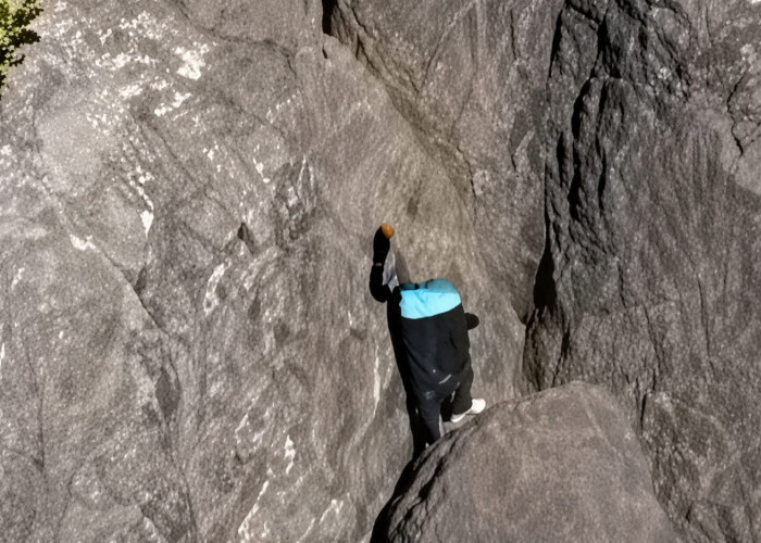 Pendaki Ilegal Tertangkap Drone di Puncak Merapi, Polemik Pembukaan Jalur Kembali Menghangat