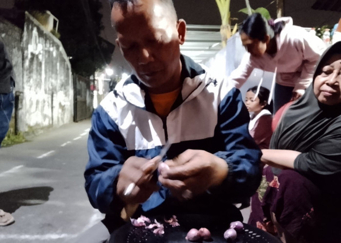 Lomba Kupas Bawang Merah di Sedan, Bukan Sekadar Pedih Mata, Tapi Adu Kekompakan Warga