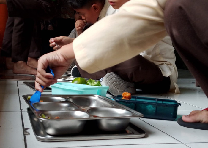 Puluhan Siswa dan Guru Diduga Keracunan Menu MBG di Sleman, JCW Desak Program Dihentikan Sementara