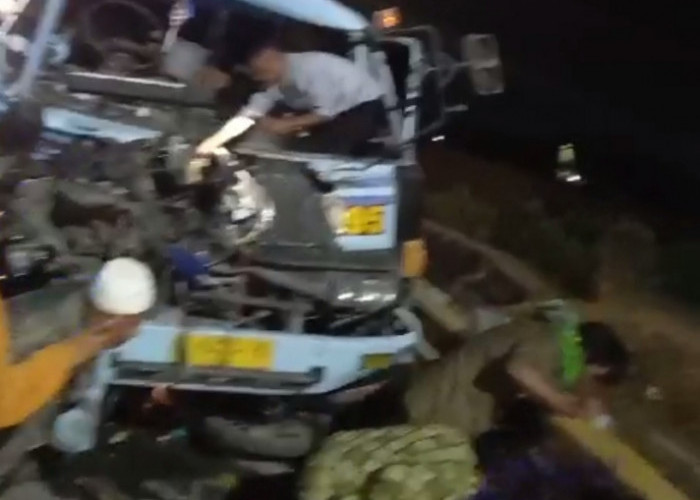 Kecelakaan Maut di Dermoleng Brebes; Truk Rem Blong Tabrak Sepeda Motor, 1 Tewas 3 Luka