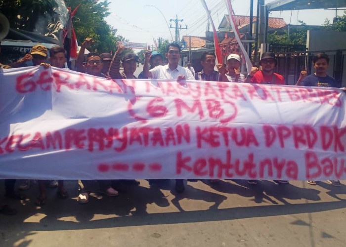 Warga dan Pedagang Telur Asin Gelar Demo, DPRD DKI Batalkan Kunker ke Brebes