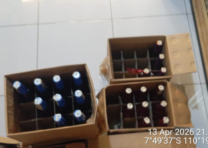 Outlet 23 Bantul Digerebek, Polisi Amankan Puluhan Botol Miras Tanpa Izin
