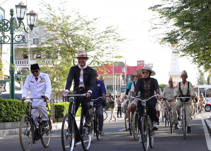 Ratusan Onthelis Sepeda Tua di Yogyakarta Meriahkan Bung Karno Ngontel 2025 
