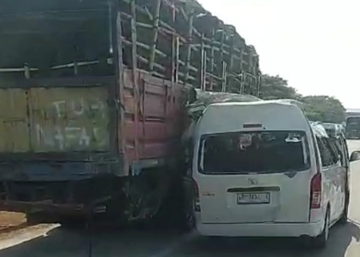 Kecelakaan Rombongan Suporter PSS Sleman di Tol Caruban, Mobil Hiace Naas Berisi 15 Orang Suporter