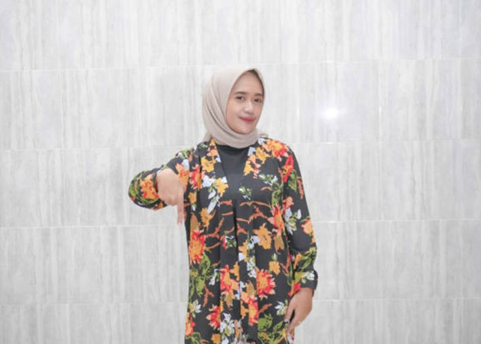 Inspirasi Model Cardigan Batik untuk Gaya Kekinian, Penampilan Auto Elegan 