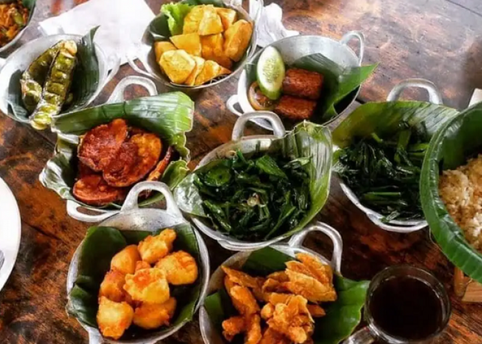 Wisata Kuliner Dekat Stasiun Bandung, Rekomendasi Tempat Makan Enak, Murah dan Strategis 