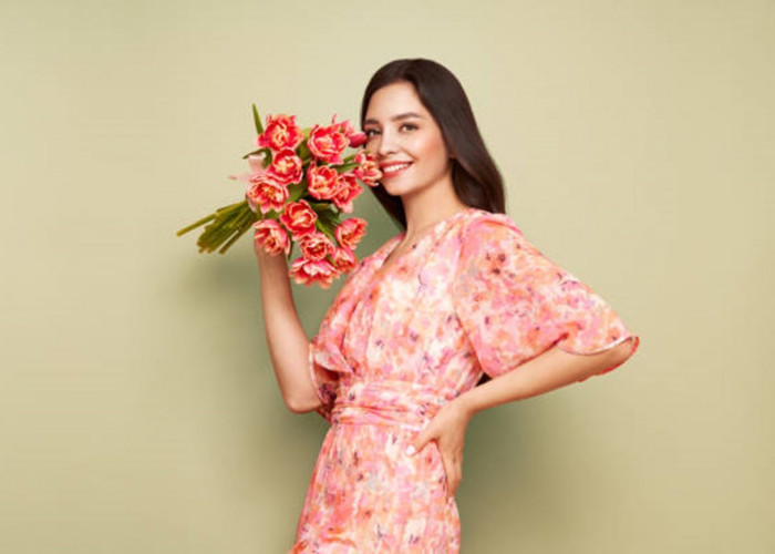 6 Inspirasi OOTD dengan Baju Motif Floral, Model Kekinian Pancarkan Kesan Feminim 