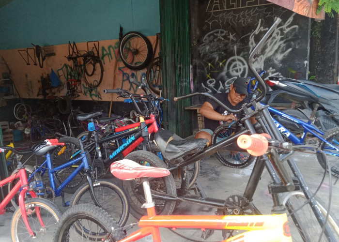 Libur Sekolah, Lapak Sepeda Bekas di Kecamatan Bumiayu Brebes Ramai Pembeli