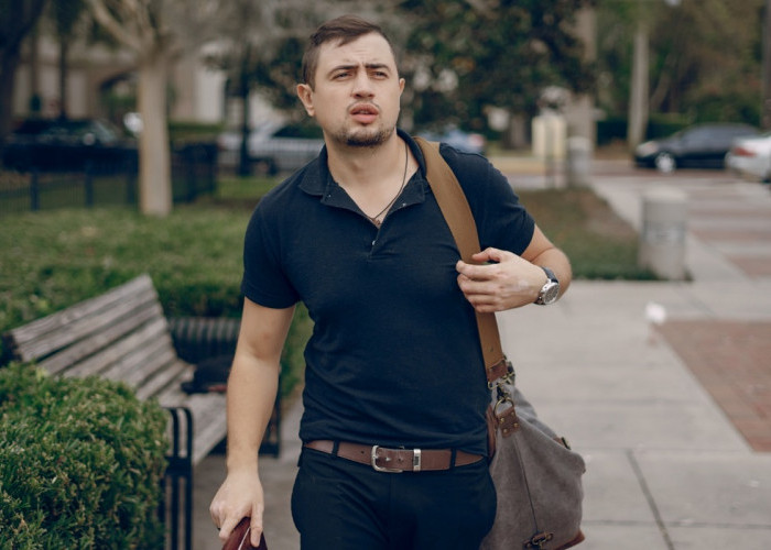 Dari Oversized hingga Smart Casual, Inilah 5 Inspirasi Casual Outfit dengan Polo Shirt di Tahun 2025