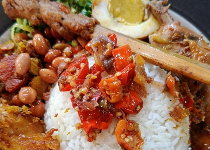 Berburu Nasi Ayam Legendaris di Bali, Kuliner Malam Autentik dengan Rasa Bintang Lima