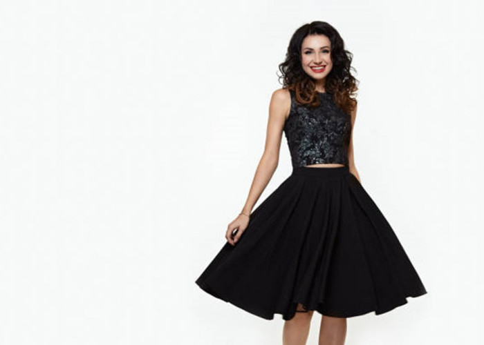 7 Inspirasi Outfit Wanita Menggunakan Rok Hitam, Cantik dan Stylish Tanpa Ribet