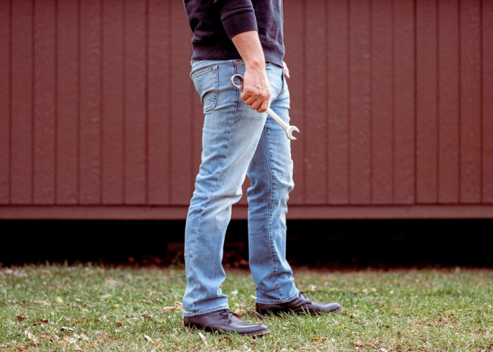 Item Esensial Pria Modern, Simak 7 Rekemendasi Celana Jeans Slimfit yang Punya Kesan Fresh dan Versatile