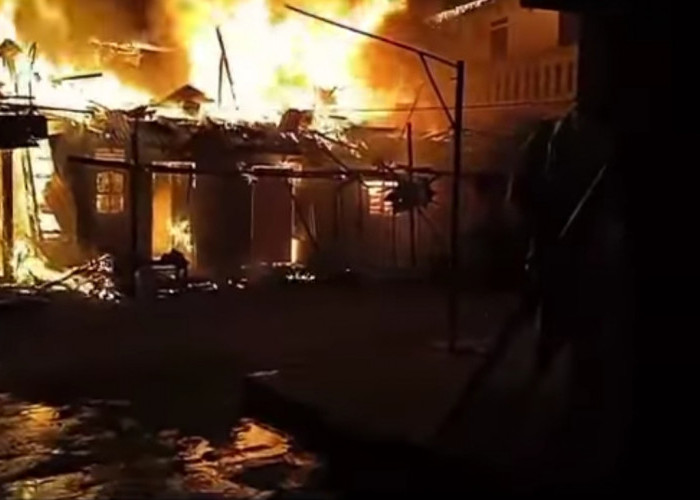 Kebakaran Hebat! Rumah Tinggal di Menteng Atas, Dikerahkan 19 Unit Damkar dan 75 Personil 
