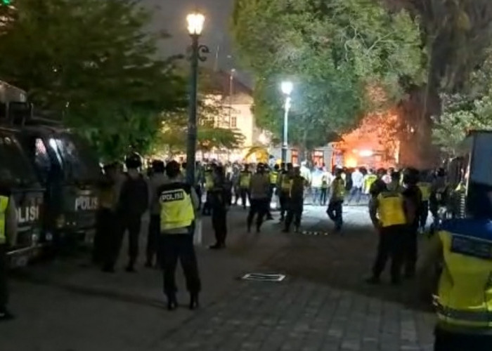 Ricuh Malioboro: Polisi Soroti Lemparan Batu dan Pembakaran, Forum Cik Di Tiro Kecam Dugaan Kekerasan Aparat