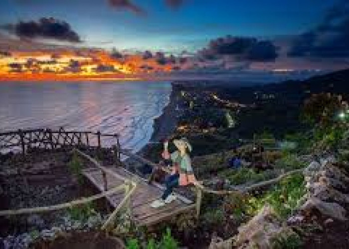 Wisata Awal Tahun Shoka Bukit Senja Gunungkidul, Keindahan Matahari Terbenam dengan View Laut Lepas 