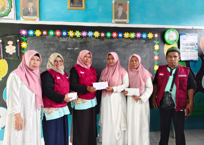 Peduli Bencana Tanah Bergerak Sridadi dan Adisana Sirampog, Guru RA Brebes Kompak Sumbang Sembako