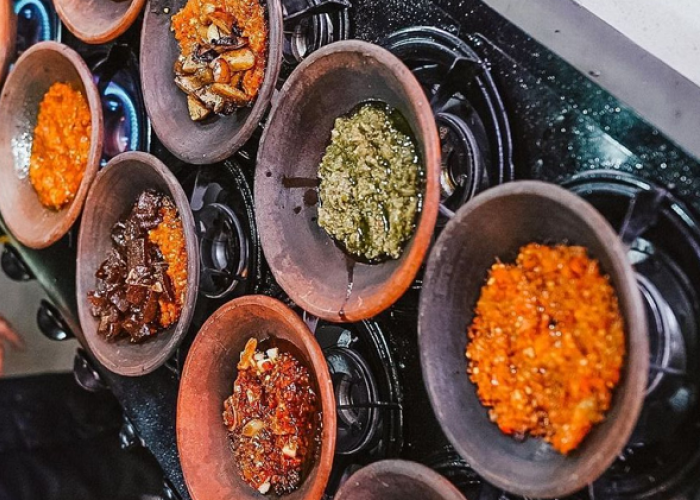 Destinasi Wisata Kuliner Wajib di Bandung Varian Sambal dalam Satu Meja