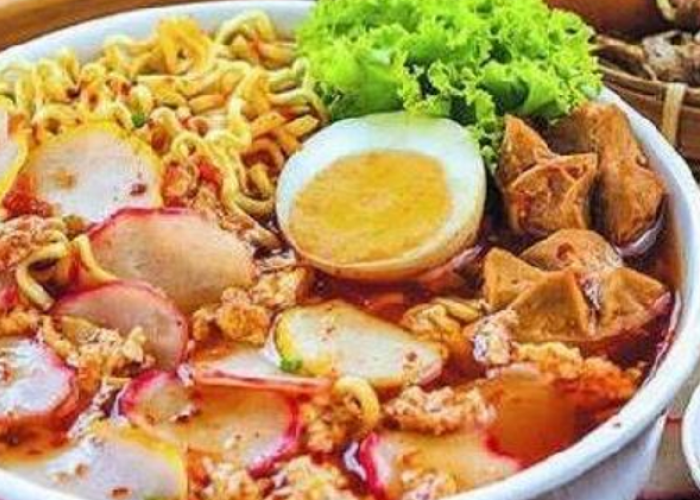 Wisata Kuliner Warung Seblak Paling Viral dengan Racikan Bumbu Pedas Menantang