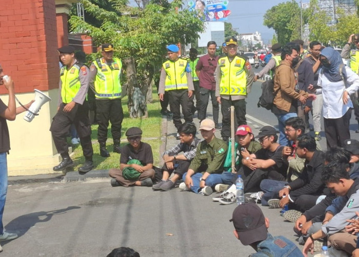 HMI Jogja Geruduk Mapolda DIY, Tuntut Perlindungan Korban dan Pengusutan Tuntas Kasus Ponpes