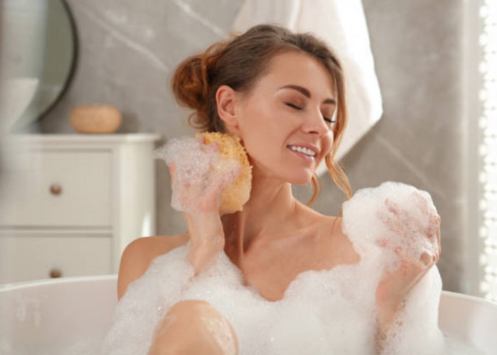 Tips Memutihkan Kulit Badan: Rekomendasi Sabun Mandi Terbaik Berlabel BPOM, Kulit Cerah Merata Bebas Belang!
