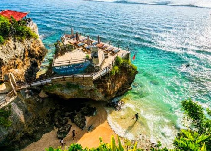 Surganya Pecinta Surfing, Berikut Daya Tarik Wisata Terbaru 2024 Pantai Suluban Bali yang Gokil Abis