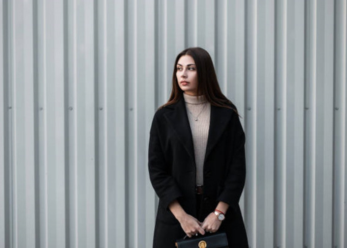 Tampil Elegan dan Memukau dengan Berbagai Model Outer Hitam Kekinian Wanita, Intip Disini